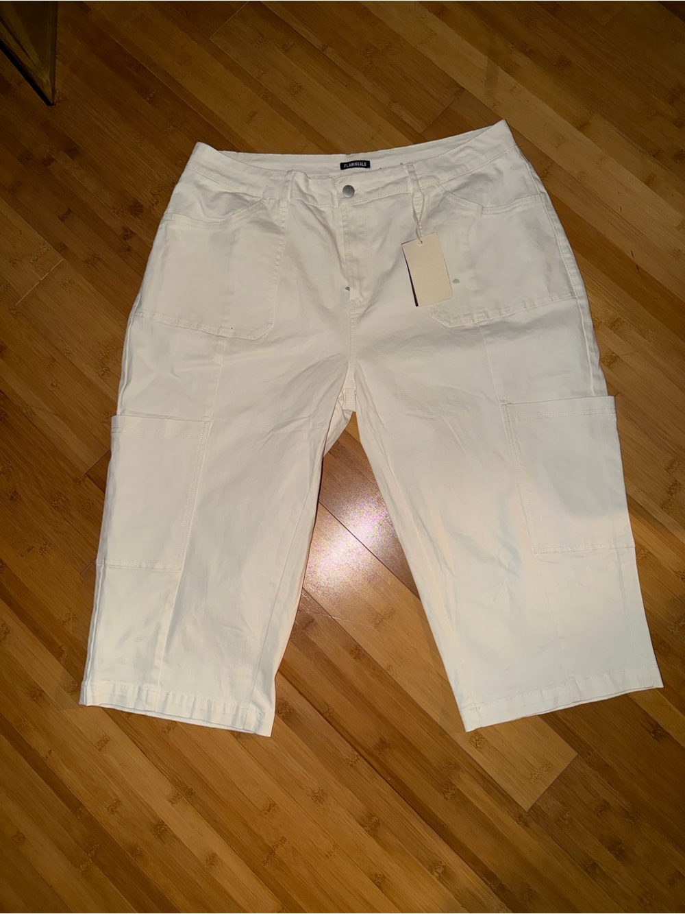 Flamingals White Cargo Bermuda Shorts 3XL Women’s Cotton Spandex NWT